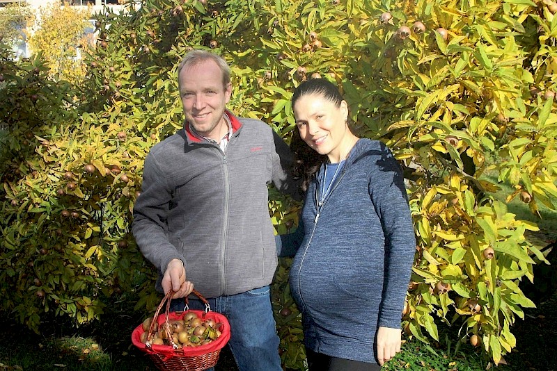 Wolfgang Maffert und seine Frau Cinthia sind der Familientradition treu geblieben. Ihre Leidenschaft gilt der Pflege der Obstbäume und daraus Produkte zu erzeugen.