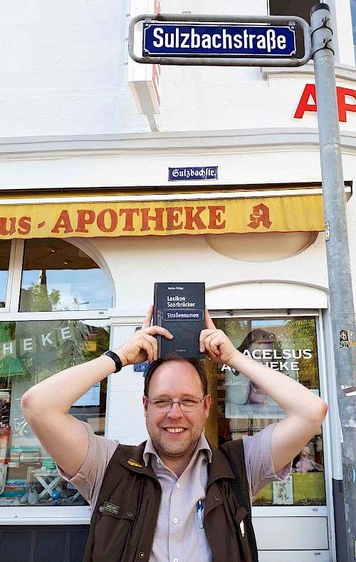 Die meisten Straßen sind viel zu kurz für Markus Philipp, um all das zu erzählen, was es zu berichten gibt. Foto Susanne Renk