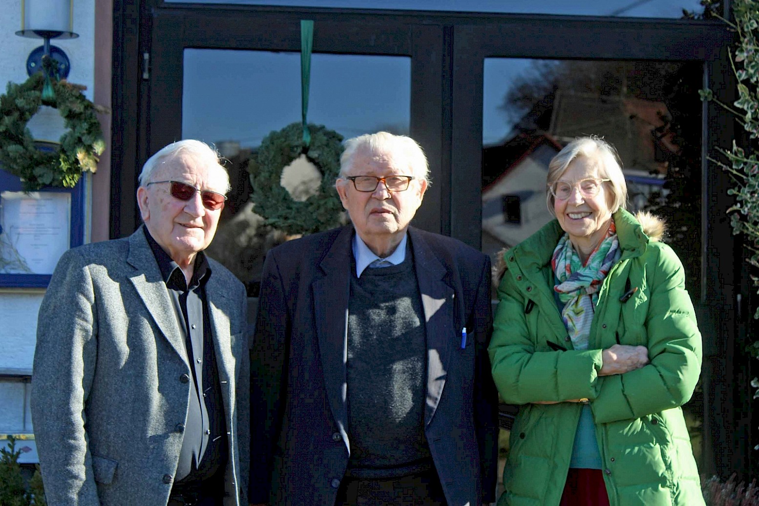 Beeindruckend und wünschenswert für jeden von uns ist diese tiefe, langjährige, große Freundschaft. Von links nach rechts: Benno Rech, Johannes Kühn und Irmgard Rech. Foto: Sabine Caspar